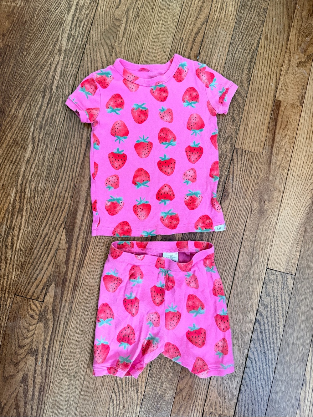 GAP Pink Strawberry Print Two-Piece Short Pajama Set size 4